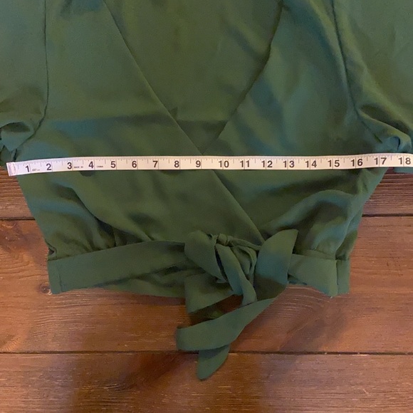 Love Tree Green Crossover Crop Top with Butterfly Sleeves - Picture 7 of 8
